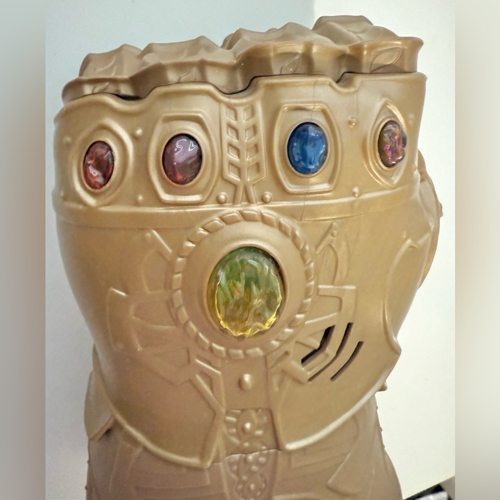 Avengers Toy Glove - Picture 3 of 7